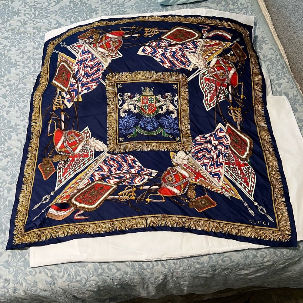 Gucci Royal Scarf - Picture 1 of 7
